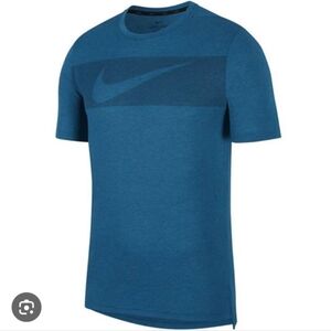 Nike Men's DriFIT Breathe Graphic Short Sleeve T-shirt in Teal. Size L